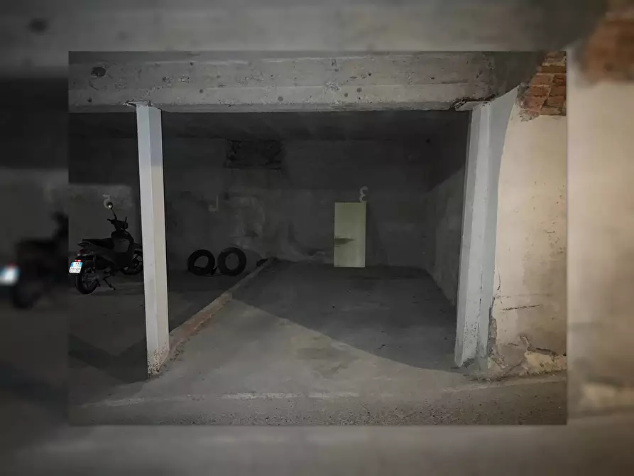 Immagine 11 di Box auto in vendita  a Mantova
