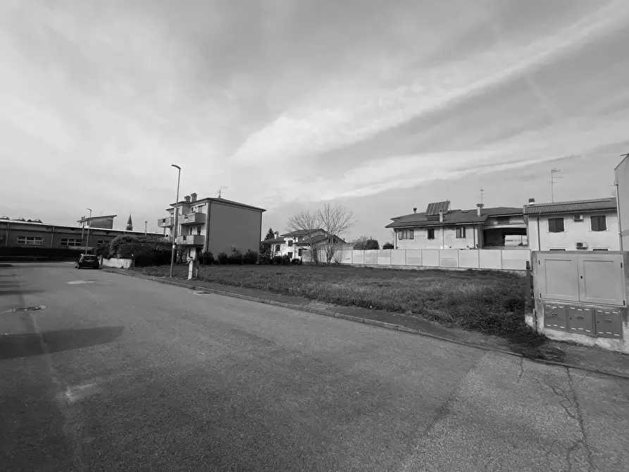 Immagine 4 di Terreno residenziale in vendita  a Porto Mantovano