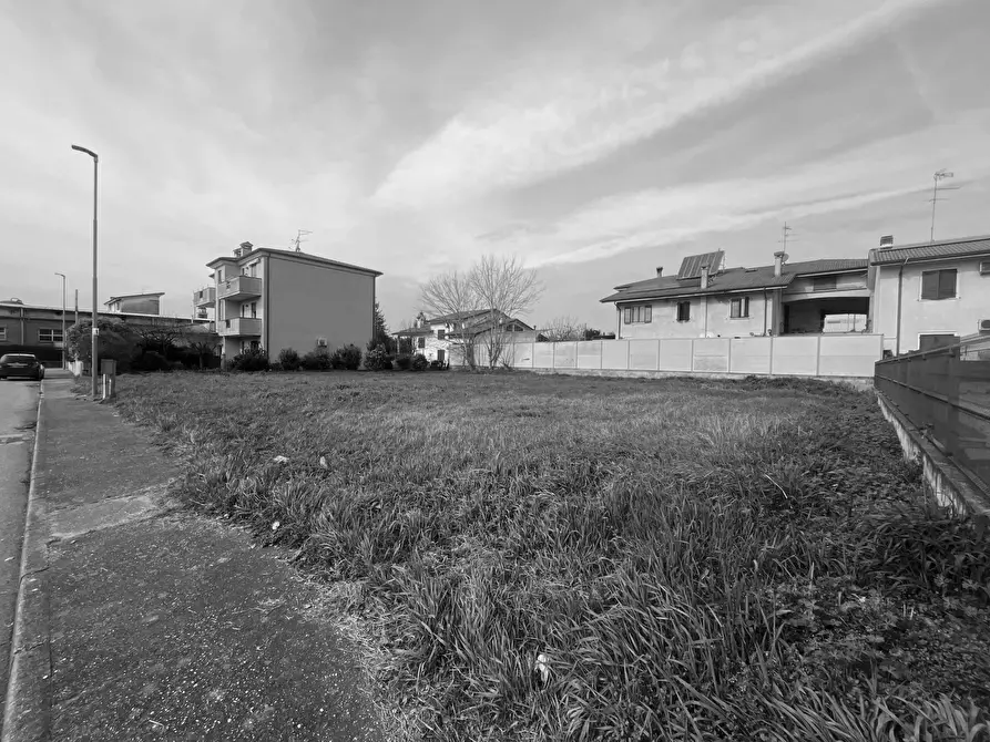 Immagine 5 di Terreno residenziale in vendita  a Porto Mantovano