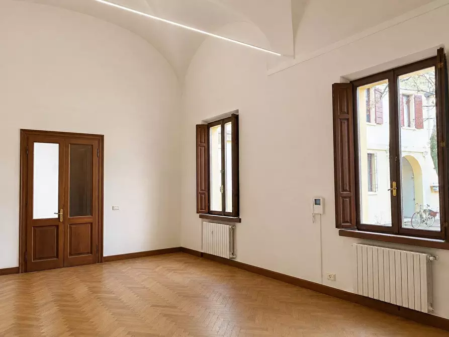 Immagine 1 di Appartamento in vendita  a Mantova