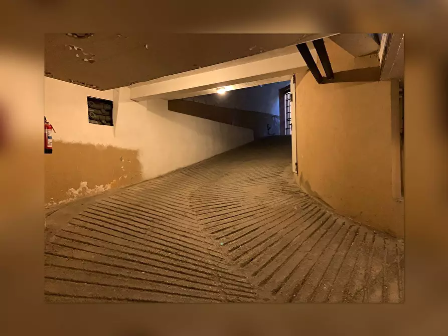 Immagine 10 di Box auto in vendita  a Mantova