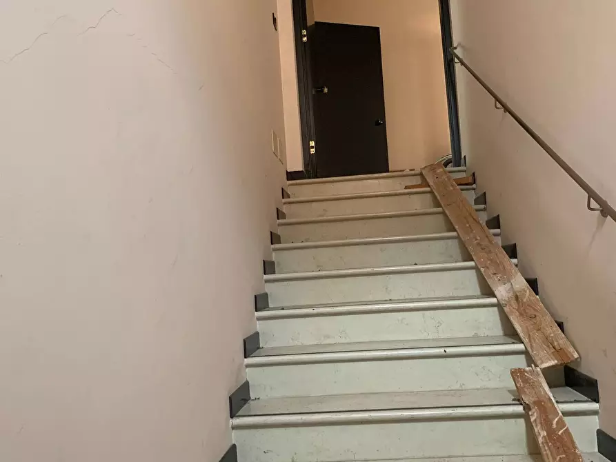 Immagine 14 di Locale commerciale in vendita  a Mantova
