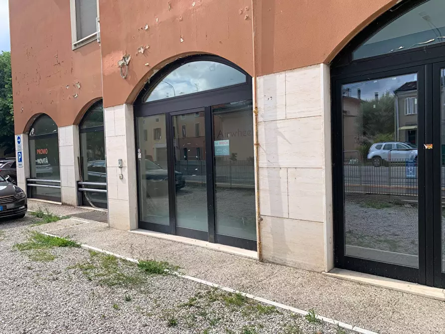 Immagine 19 di Locale commerciale in vendita  a Mantova