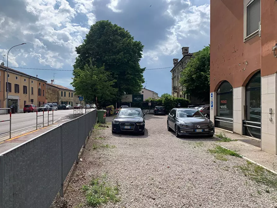 Immagine 20 di Locale commerciale in vendita  a Mantova