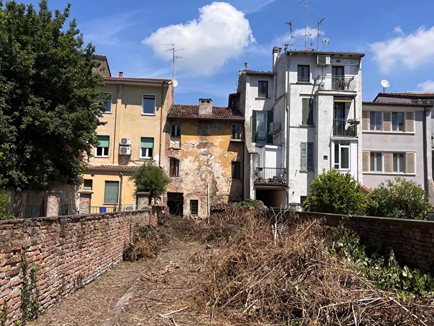 Immagine 1 di Casa indipendente in vendita  a Mantova