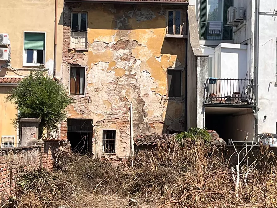 Immagine 2 di Casa indipendente in vendita  a Mantova