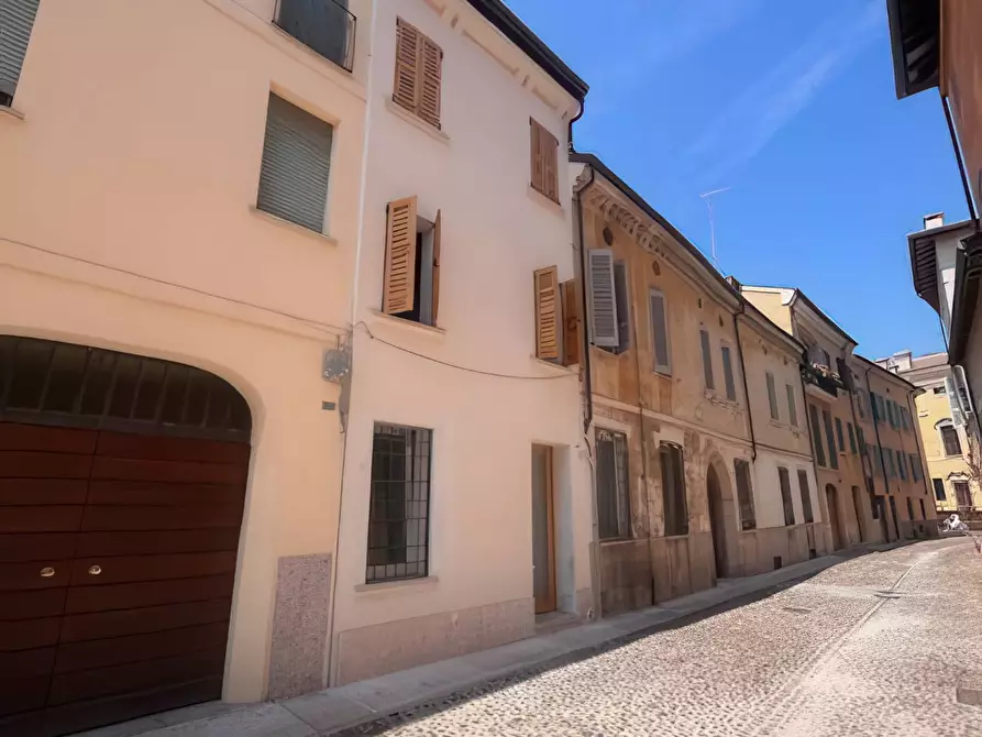 Immagine 2 di Appartamento in vendita  a Mantova