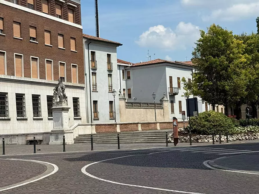 Immagine 11 di Appartamento in vendita  a Mantova
