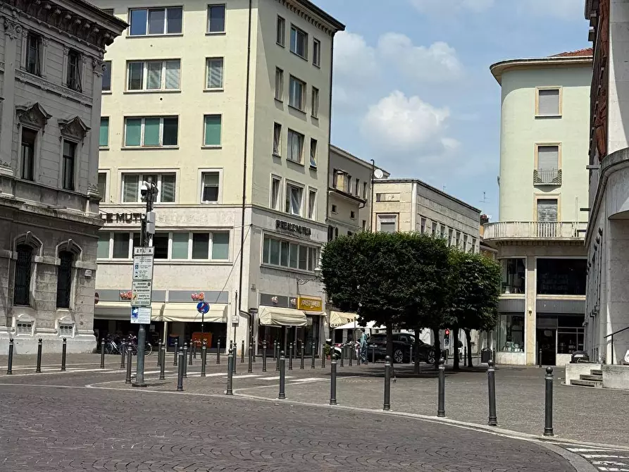 Immagine 10 di Appartamento in vendita  a Mantova