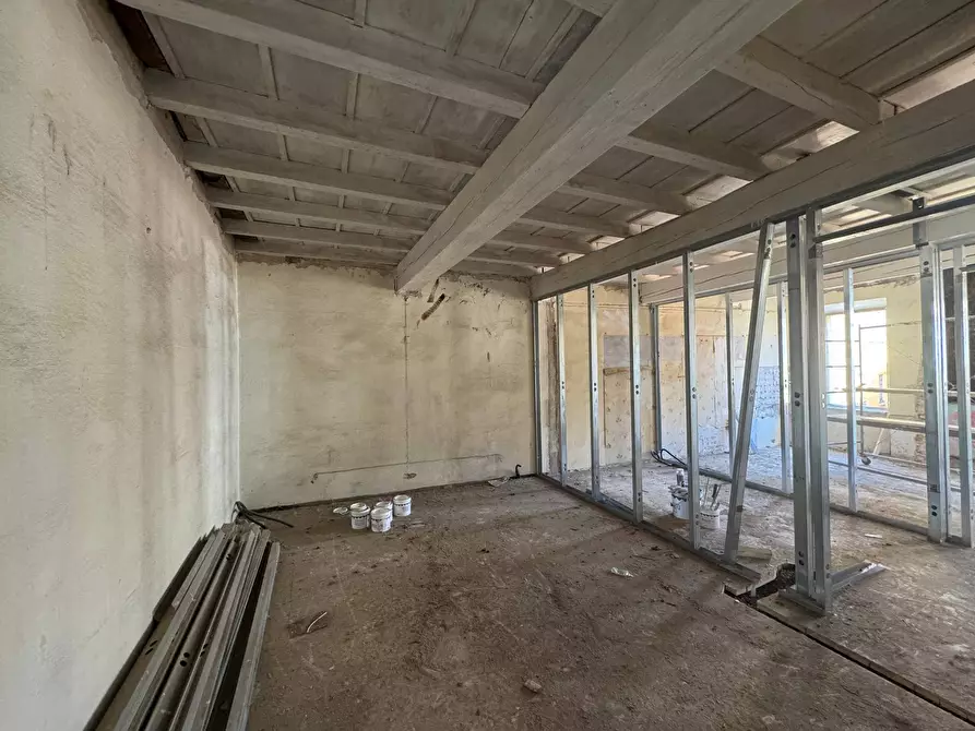 Immagine 12 di Appartamento in vendita  a Mantova
