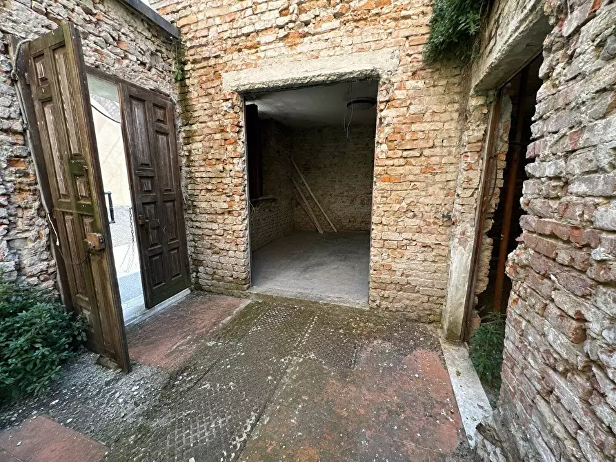Immagine 5 di Casa indipendente in vendita  a Mantova