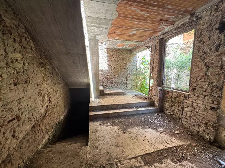 Immagine 9 di Casa indipendente in vendita  a Mantova