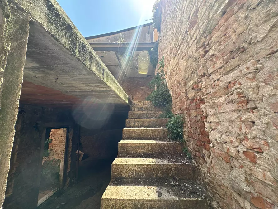 Immagine 11 di Casa indipendente in vendita  a Mantova