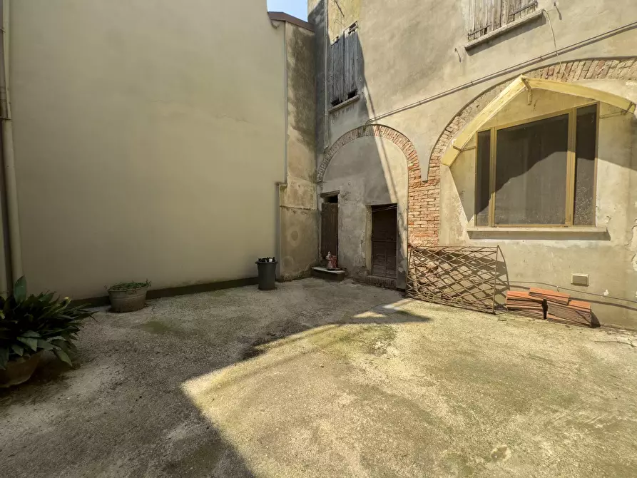 Immagine 3 di Casa indipendente in vendita  a Mantova