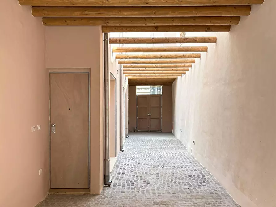 Immagine 11 di Casa indipendente in vendita  a Mantova