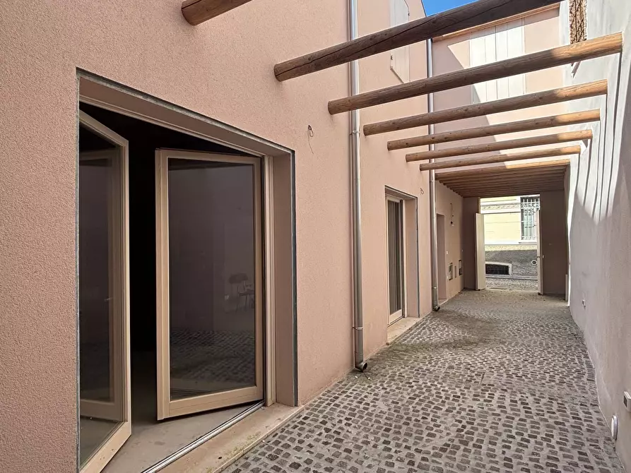 Immagine 9 di Casa indipendente in vendita  a Mantova
