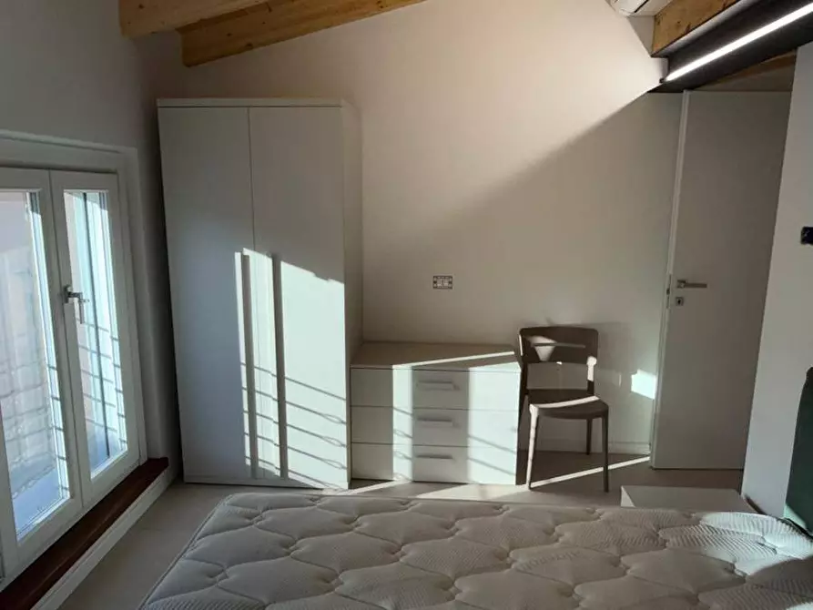 Immagine 5 di Appartamento in affitto  a Mantova