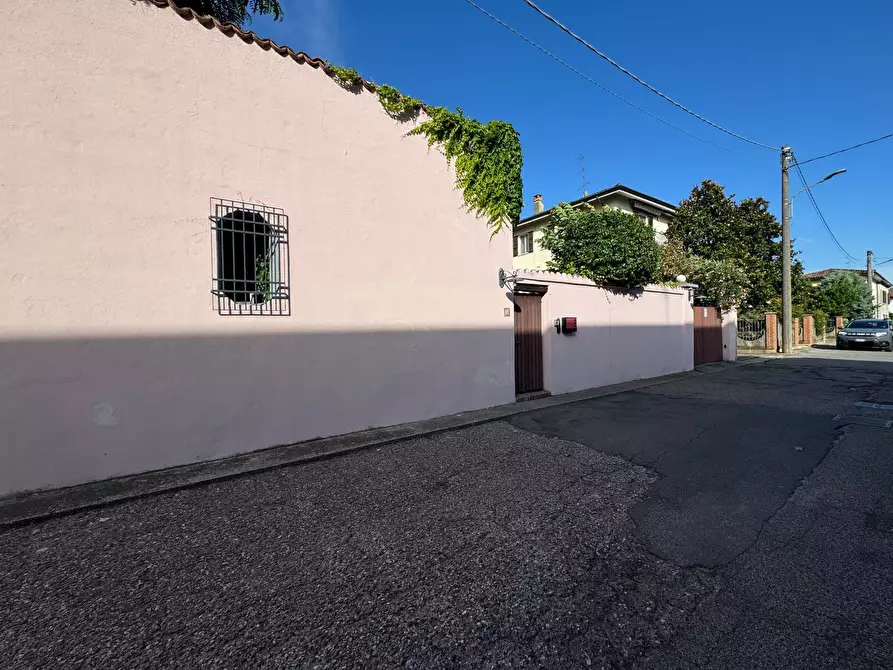 Immagine 1 di Casa indipendente in vendita  a Mantova
