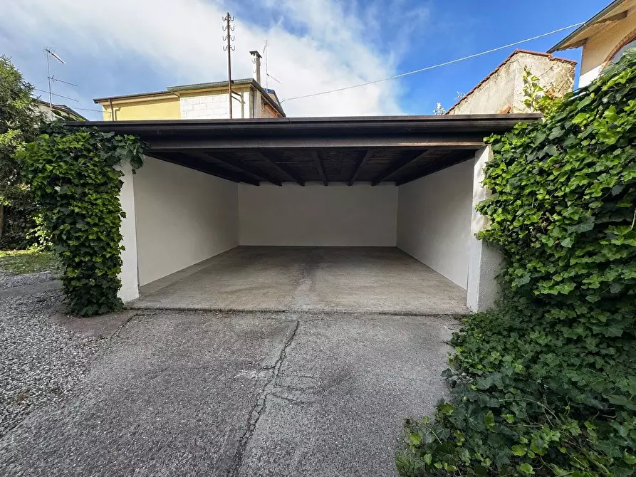 Immagine 12 di Casa indipendente in vendita  a Mantova