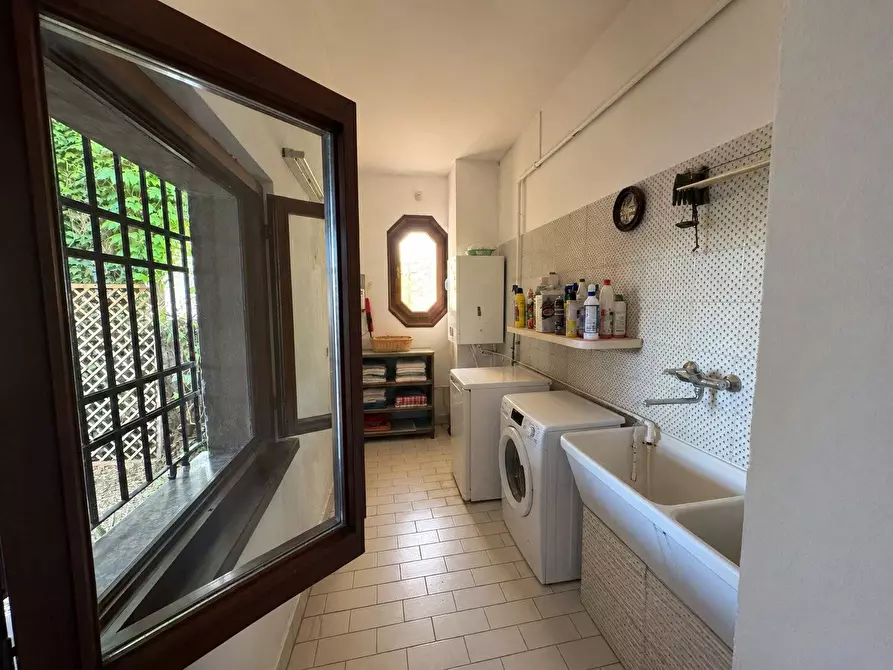 Immagine 17 di Casa indipendente in vendita  a Mantova