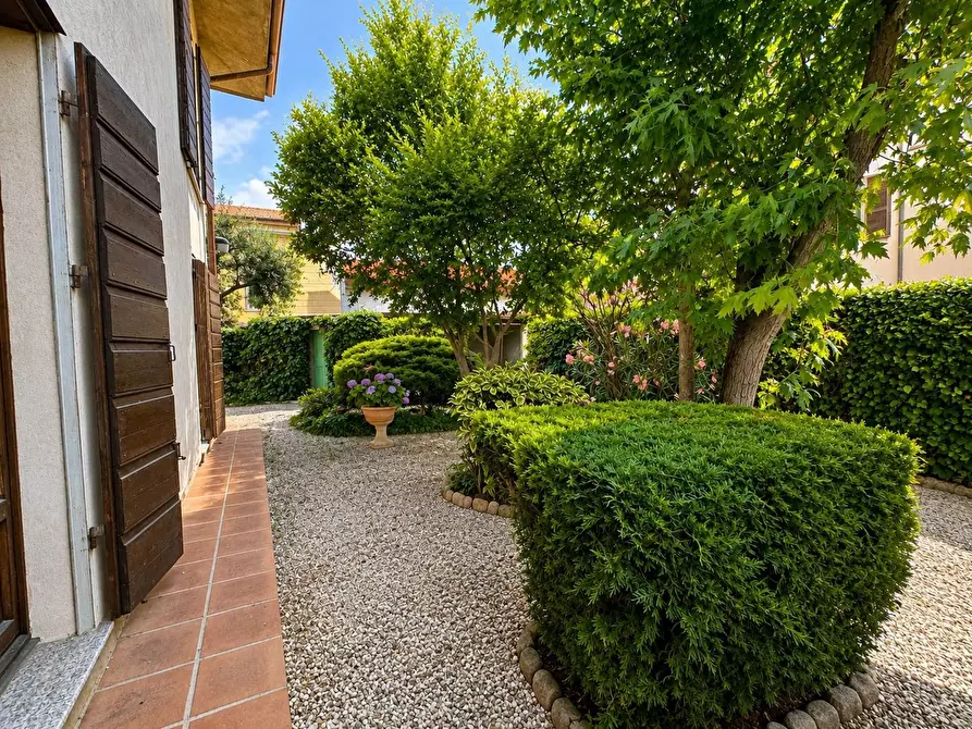 Immagine 10 di Casa indipendente in vendita  a Mantova
