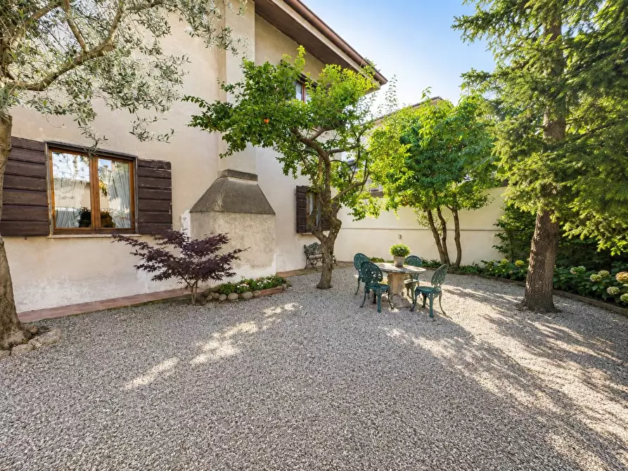Immagine 5 di Casa indipendente in vendita  a Mantova