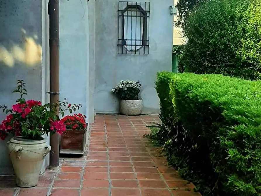 Immagine 13 di Casa indipendente in vendita  a Mantova