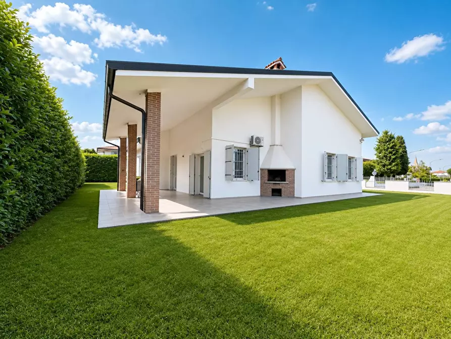 Immagine 1 di Villa in vendita  a Commessaggio