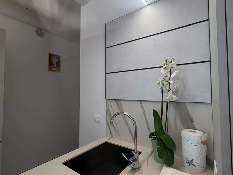 Immagine 10 di Appartamento in vendita  a Mantova