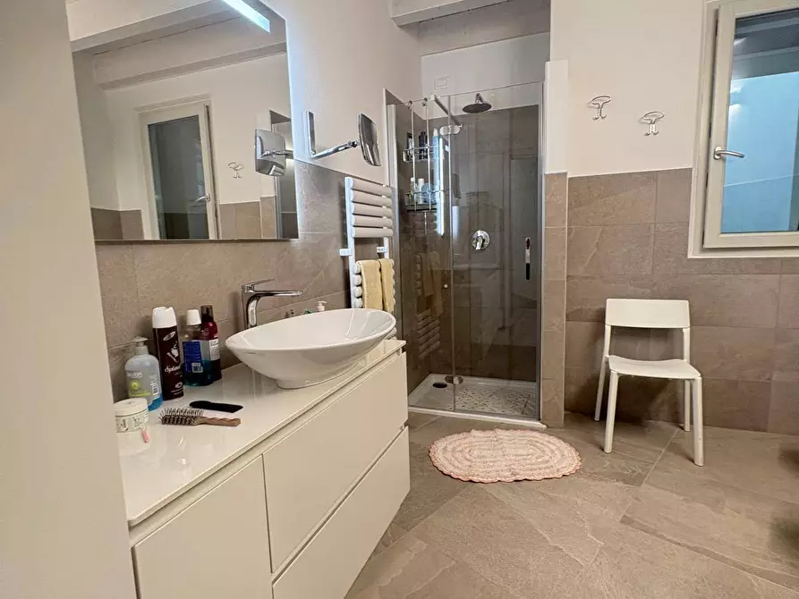 Immagine 16 di Appartamento in vendita  a Mantova