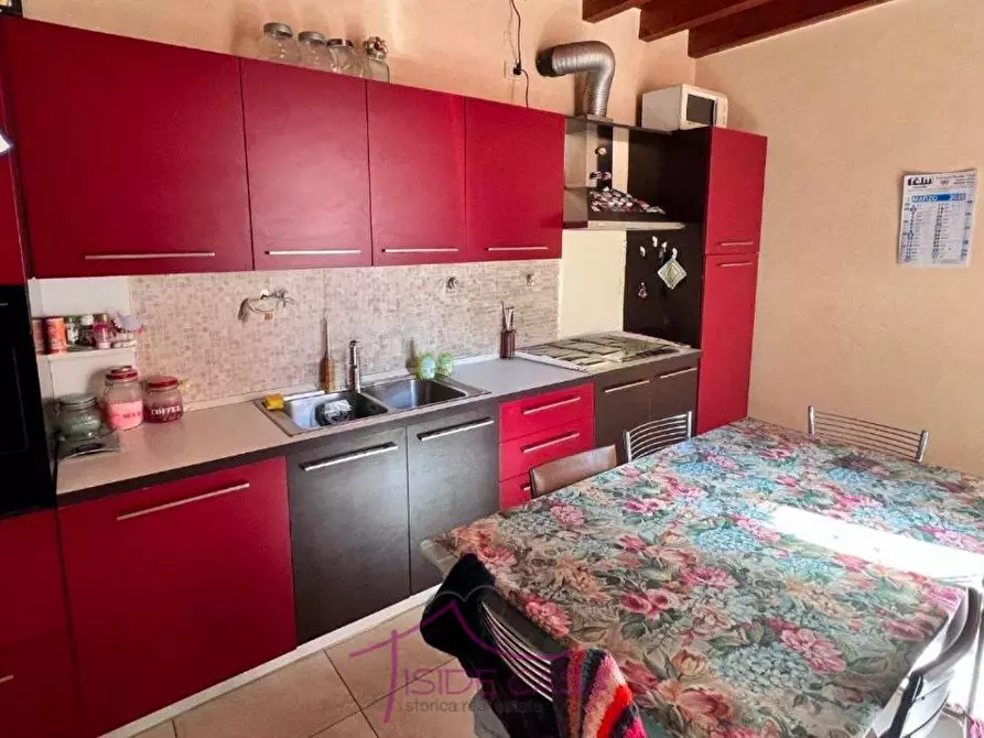 Immagine 9 di Appartamento in vendita  a Mantova
