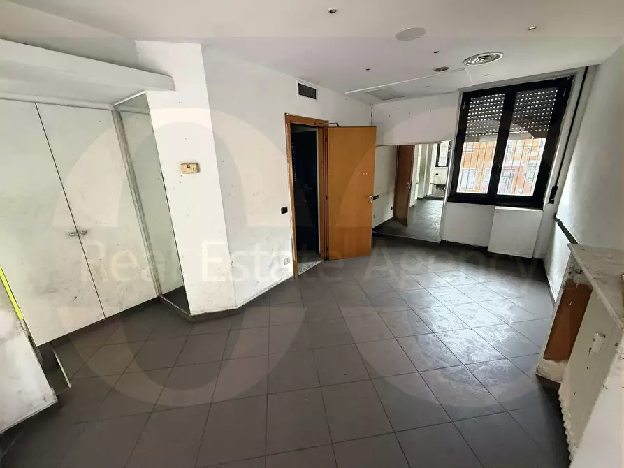 Immagine 7 di Locale commerciale in vendita  6 a Milano