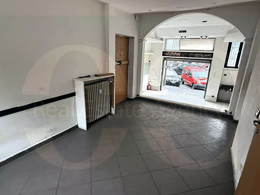 Immagine 12 di Locale commerciale in vendita  6 a Milano