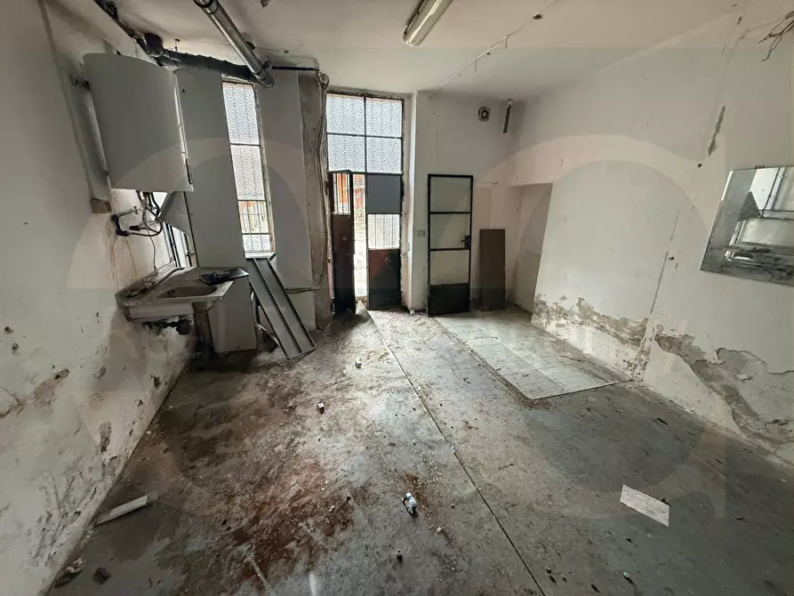 Immagine 14 di Locale commerciale in vendita  6 a Milano