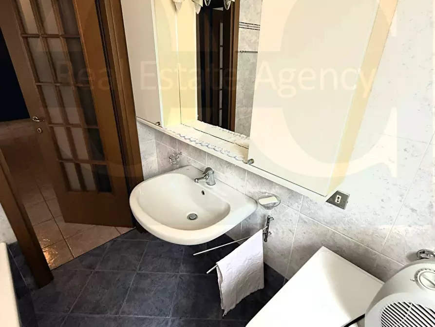 Immagine 18 di Appartamento in vendita  98 a Trezzano Sul Naviglio