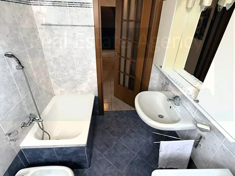 Immagine 19 di Appartamento in vendita  98 a Trezzano Sul Naviglio