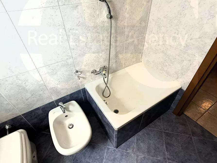 Immagine 21 di Appartamento in vendita  98 a Trezzano Sul Naviglio