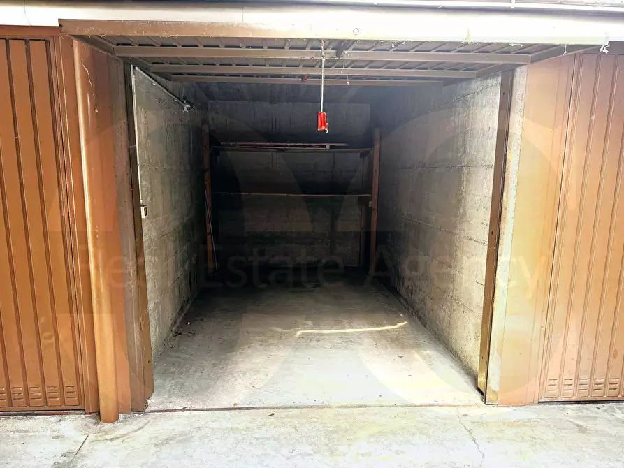 Immagine 3 di Box auto in vendita  19 a Trezzano Sul Naviglio