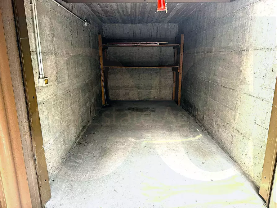 Immagine 4 di Box auto in vendita  19 a Trezzano Sul Naviglio