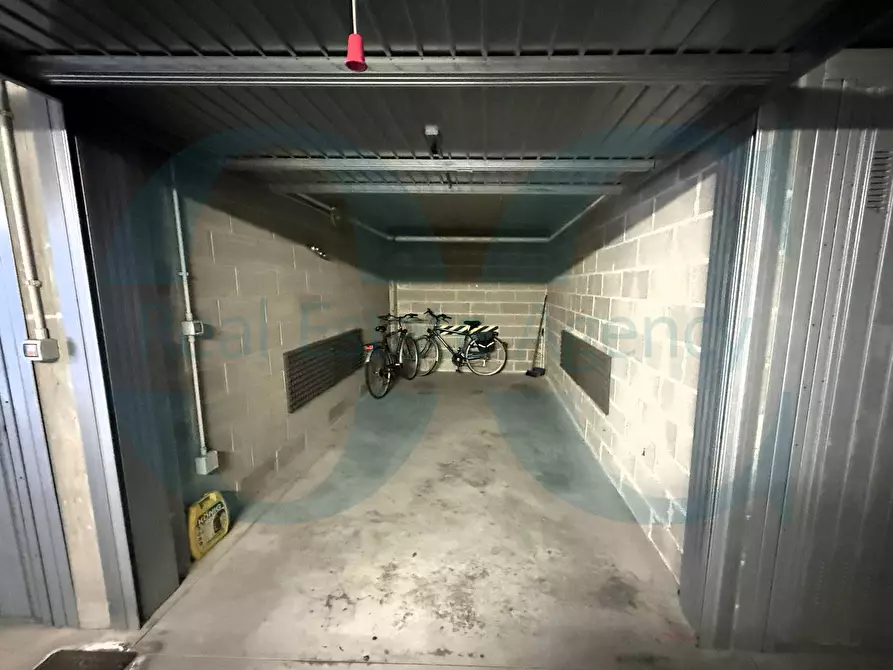 Immagine 3 di Box auto in vendita  1 a Trezzano Sul Naviglio