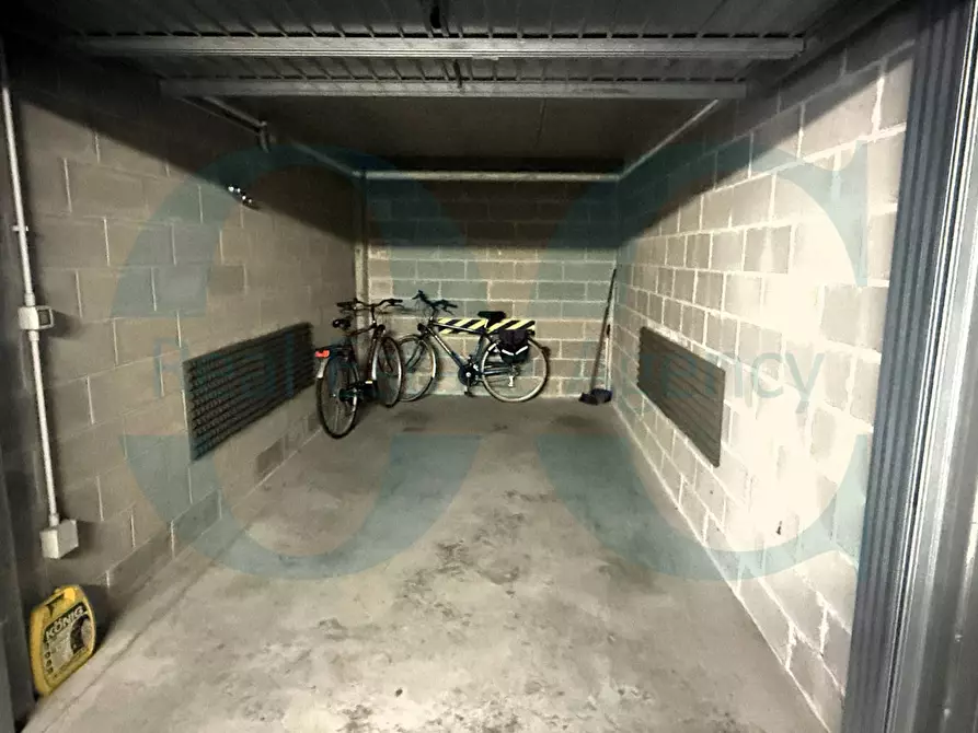 Immagine 5 di Box auto in vendita  1 a Trezzano Sul Naviglio
