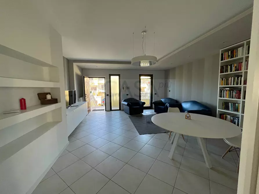 Immagine 1 di Appartamento in vendita  in Via Leopardi a Nereto