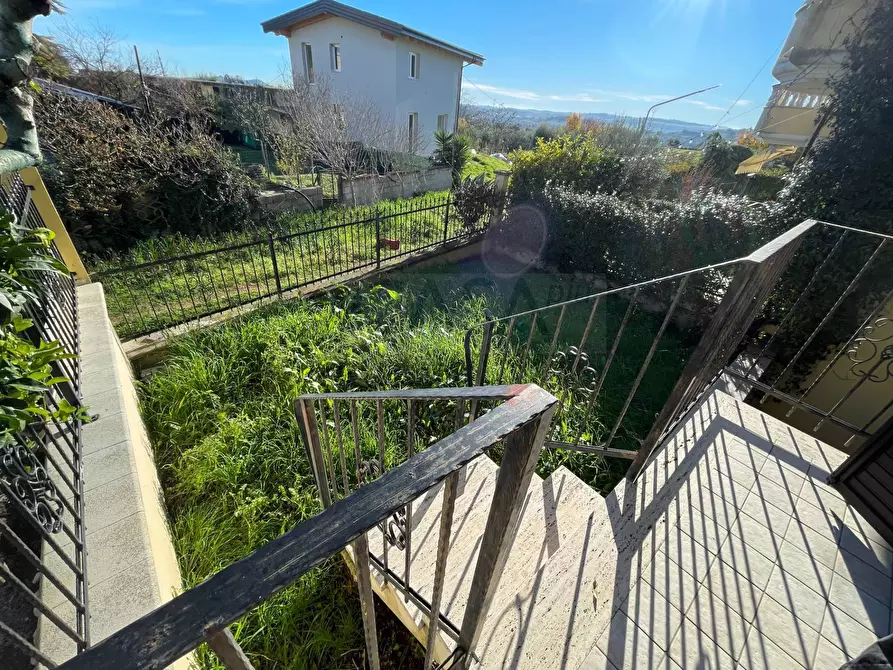 Immagine 6 di Appartamento in vendita  in Via Leopardi a Nereto