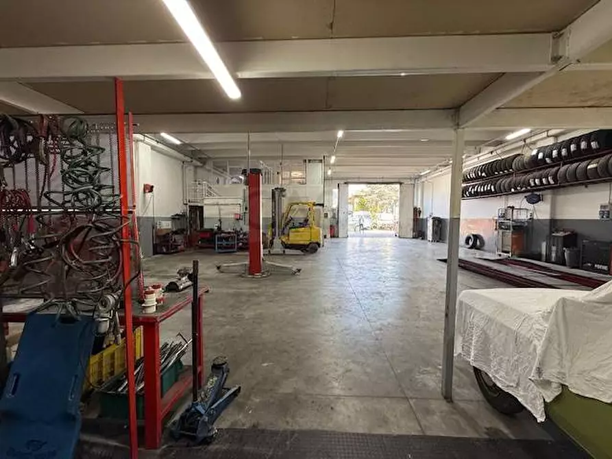 Immagine 1 di Capannone industriale in vendita  in Via Roma a Martinsicuro