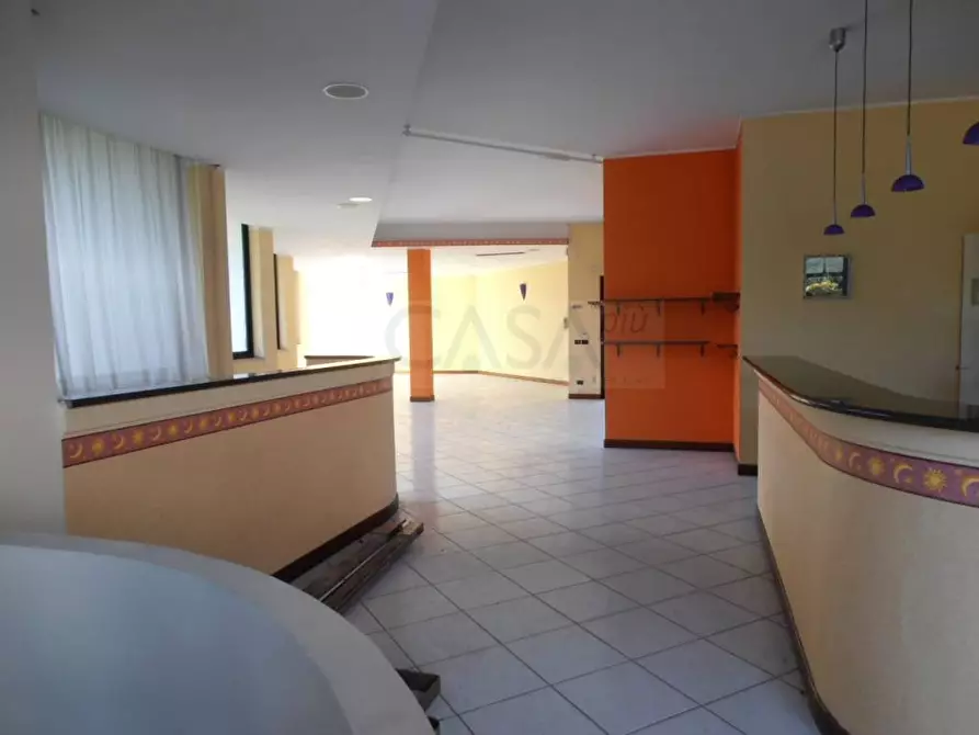 Immagine 3 di Locale commerciale in vendita  in Grottammare a Grottammare