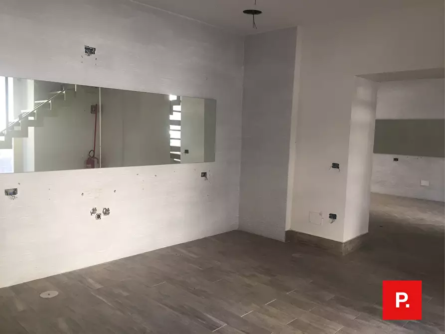 Immagine 13 di Locale commerciale in affitto  in via turati a Caserta