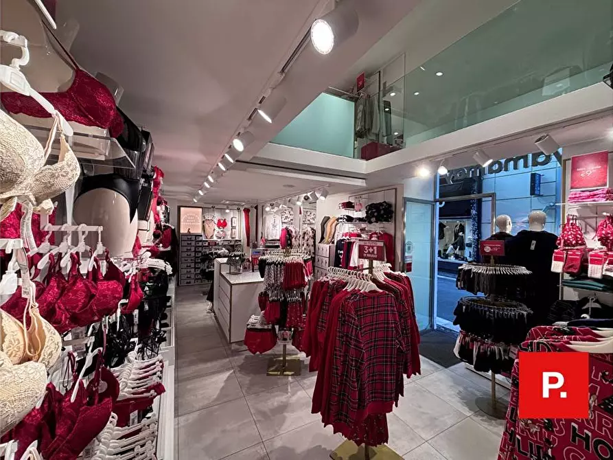 Immagine 3 di Locale commerciale in affitto  in via Mazzini a Caserta