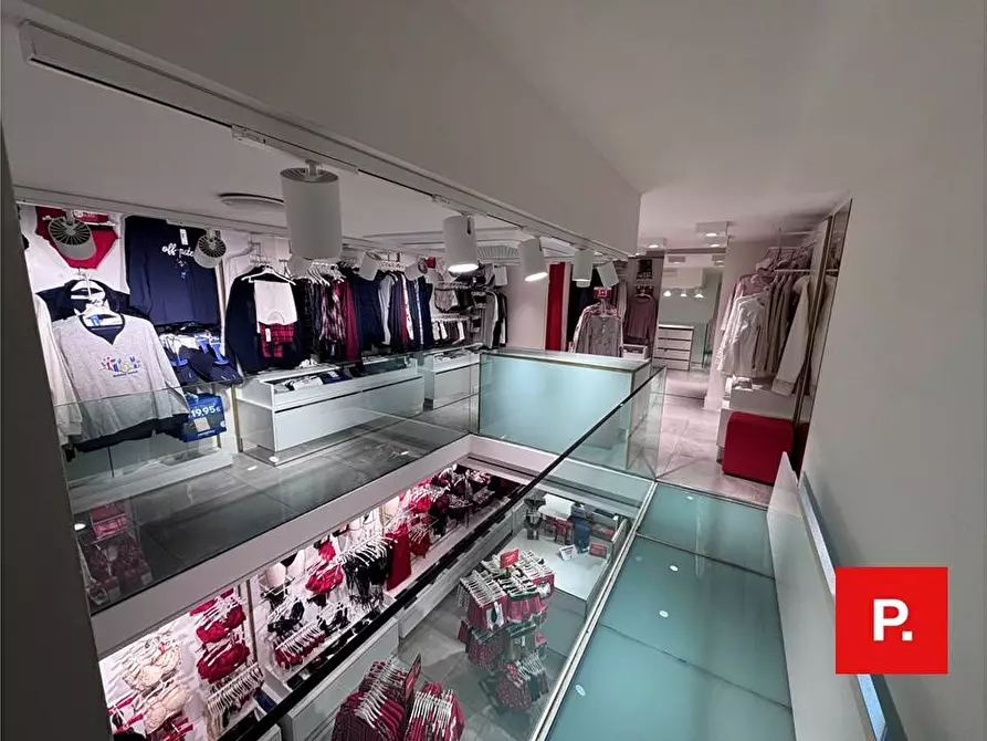 Immagine 4 di Locale commerciale in affitto  in via Mazzini a Caserta