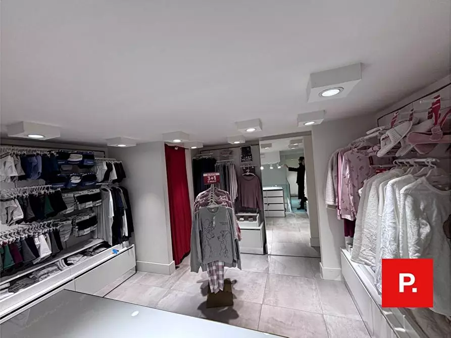 Immagine 6 di Locale commerciale in affitto  in via Mazzini a Caserta