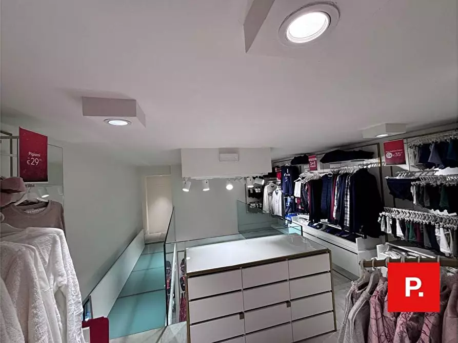 Immagine 7 di Locale commerciale in affitto  in via Mazzini a Caserta